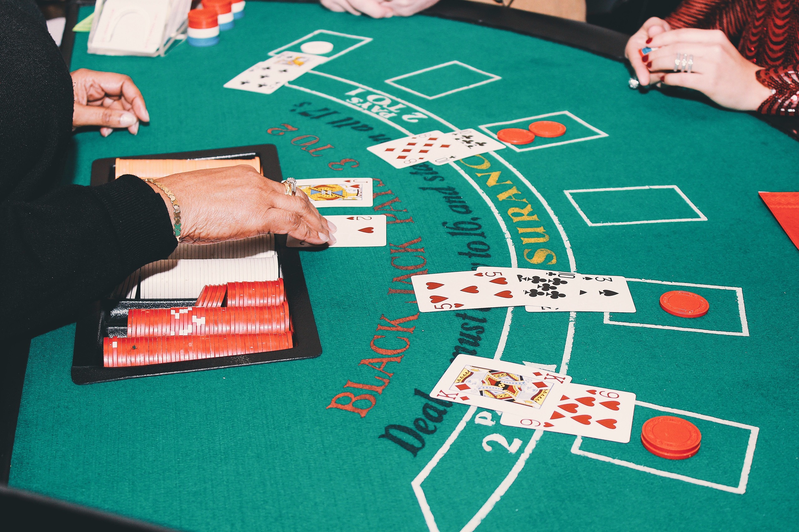 Playing Multi-Hand Blackjack on Mobile for On-the-Go Fun